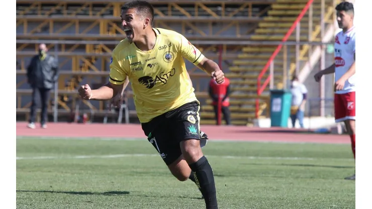 Lautaro de Buin sorprendió a Valdivia y lo bajó del liderato de la 2° división profesional.
