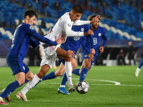 Todo listo: Varane tiene pie y medio en Manchester United