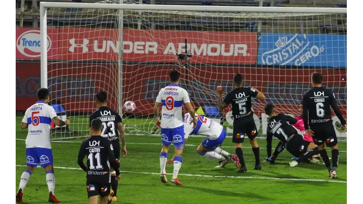 Lanaro acabó con la racha sin goles de la Católica.