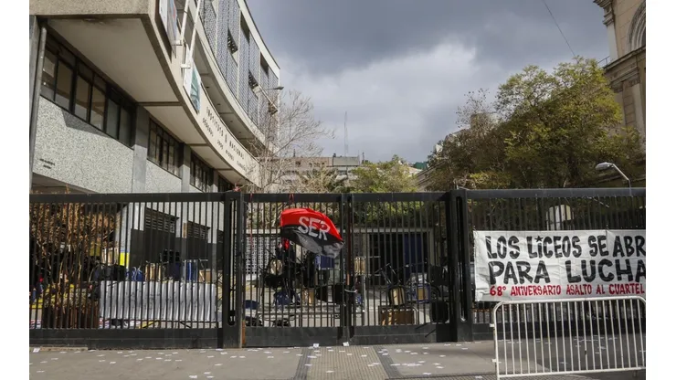 Instituto Nacional y liceo en Concepción son tomados en retorno a clases presenciales