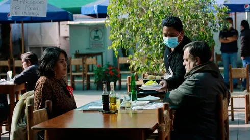 Distancia y Pase de Movilidad serán clave en cuanto a los espacios en restaurantes. Foto: Agencia Uno.
