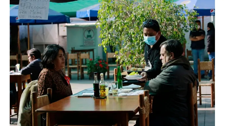 Distancia y Pase de Movilidad serán clave en cuanto a los espacios en restaurantes. Foto: Agencia Uno.