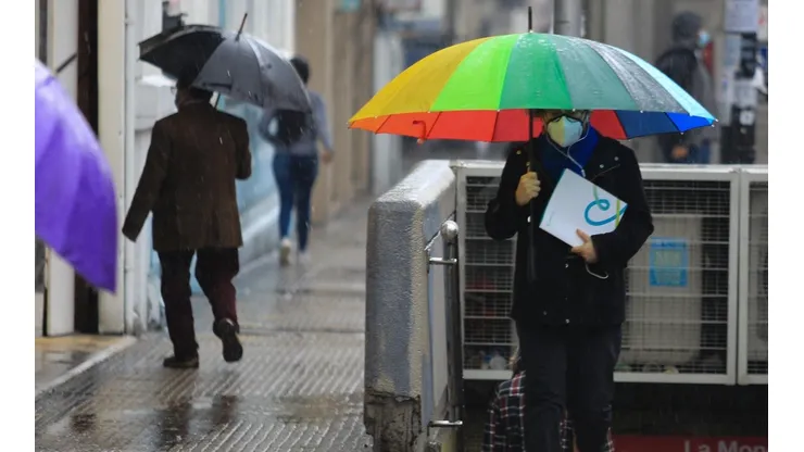 Vuelven las lluvias a la capital. Foto: Agencia Uno.