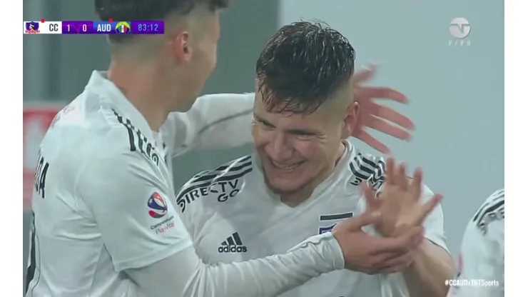 Leonardo Gil celebra su golazo para Colo Colo ante Audax.