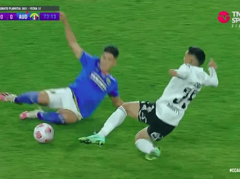 ¡No dura nada! Joan Cruz entra y es expulsado en Colo Colo