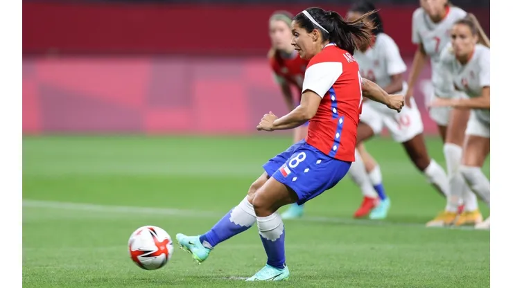 Karen Araya, contenta por su histórico gol, triste por la derrota.