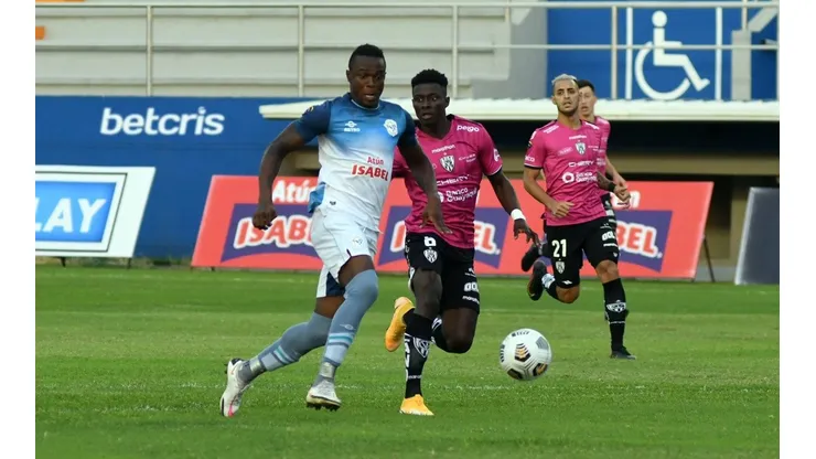 De físico imponente y gran capacidad goleadora, José Angulo está en la lista de postulantes a la vacante de centrodelantero en Colo Colo