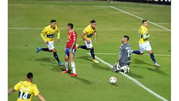 Everton aprovechó la pelota quieta en sus dos goles.