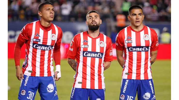 Se espera que Luis Gallegos (al medio), pueda ver acción frente a Chivas.