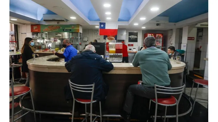 Descubre aquí lo que puedes hacer si tu comuna está en Fase 4 o de Apertura Inicial.