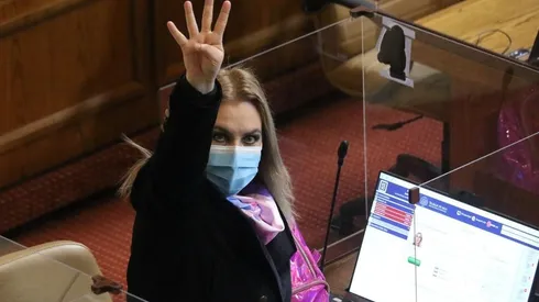 "ALERTA DE 4° RETIRO", tuiteó la parlamentaria para informar sobre los avances del proyecto.