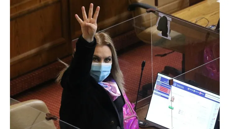"ALERTA DE 4° RETIRO", tuiteó la parlamentaria para informar sobre los avances del proyecto.