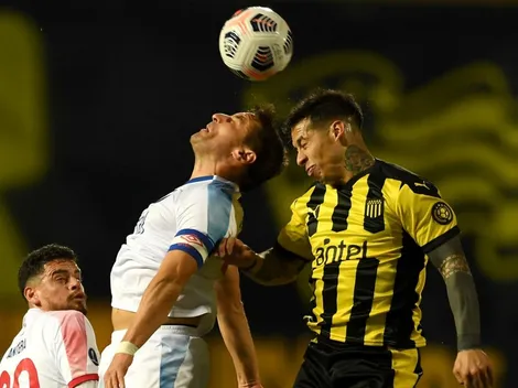 ¡Tres expulsados! Peñarol avanza a cuartos de la Sudamericana