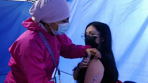 Población adolescente ha sido contemplada las últimas semanas. Foto: Agencia Uno.