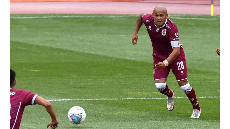 Suazo volvió con todo ante Palestino
