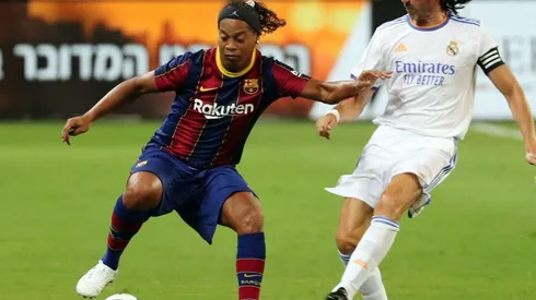Ronaldinho fue la gran figura del Clásico de leyendas.