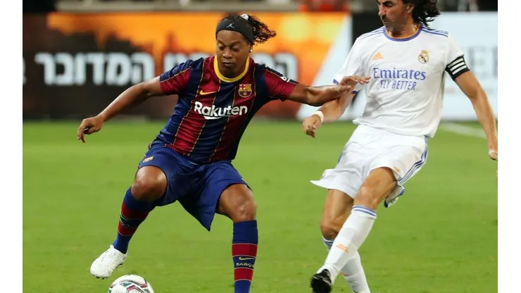 Ronaldinho fue la gran figura del Clásico de leyendas.