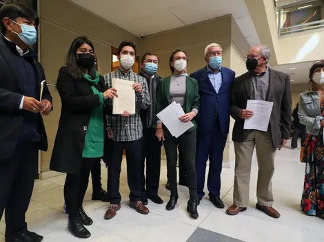 Diputados presentan acusación constitucional contra Ministro Figueroa