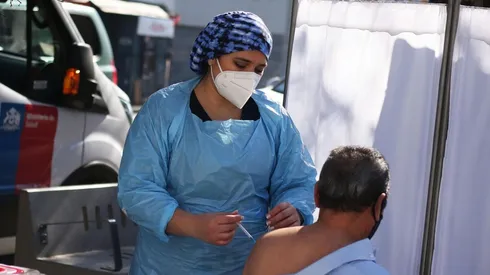 Sigue el proceso de vacunación en Chile. Foto: Agencia Uno.