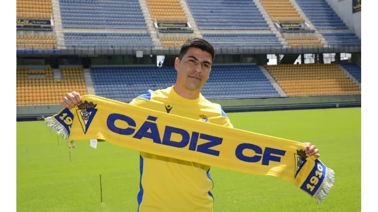 Alarcón presentado en su nuevo club