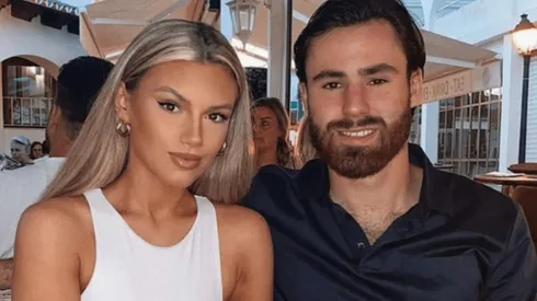 Ben Brereton junto a su novia