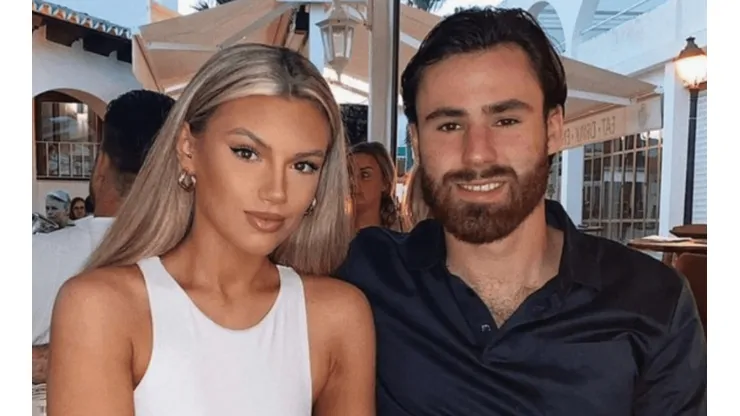 Ben Brereton junto a su novia