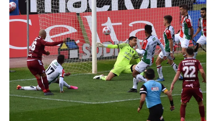 Suazo se llevó todos los aplausos ante Palestino