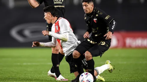 Colón venció a River en el Monumental por 2-1