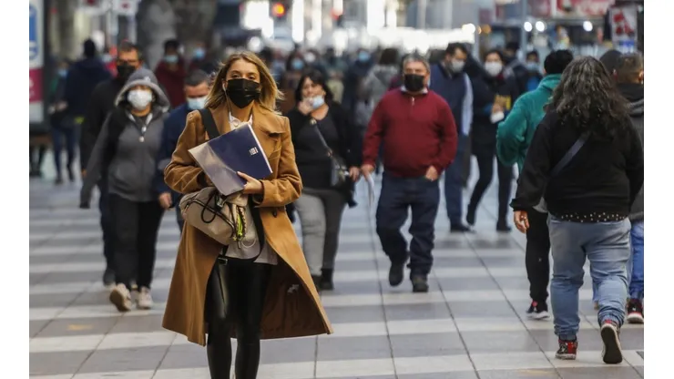 Este lunes aumentará la movilidad en las regiones. Foto: Agencia Uno.