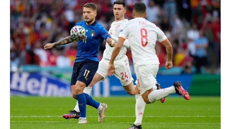 La FIFA evalúa el saque lateral con el pie en una de las posibles modificaciones del reglamento