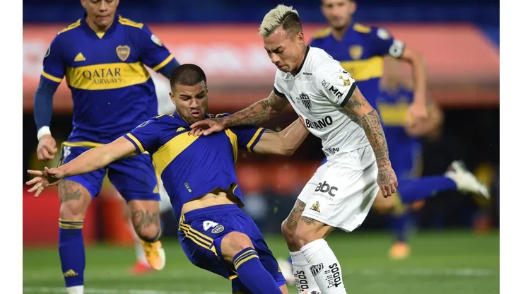 Eduardo Vargas da positivo por coronavirus y no jugará la revancha contra Boca Juniors.