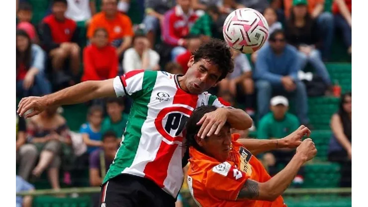 El jugador militó en el Campeonato Nacional entre 2011 y 2012, con las camisetas de los árabes y los acereros.
