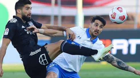 Universidad Católica y Colo Colo en su partido por el Campeonato Nacional.