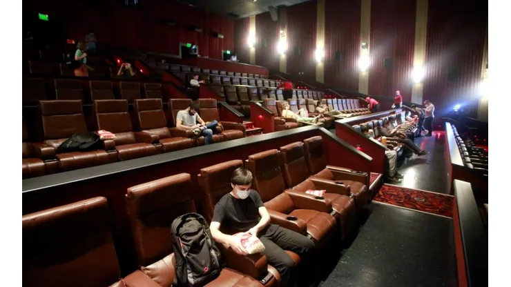 CineHoyts reabre sus puertas