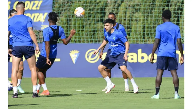 Alarcón se integró a la pretemporada de Cádiz.
