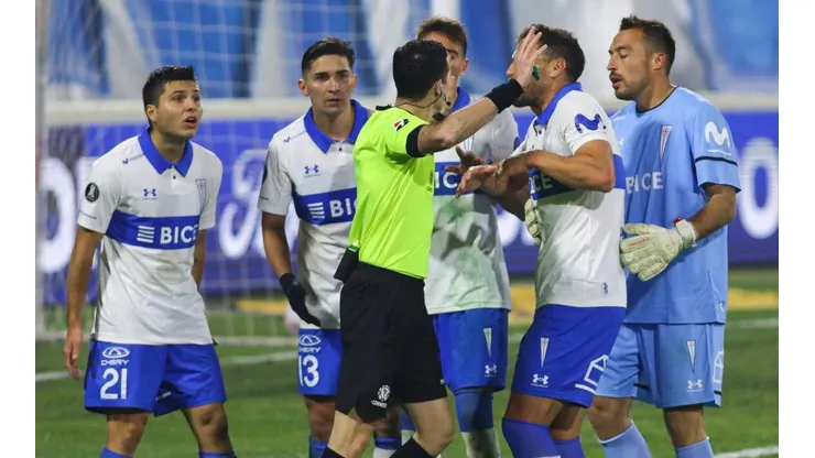 Los jugadores de la UC reclamaron con todo
