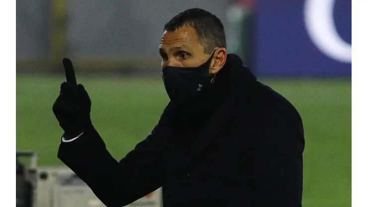 Gustavo Poyet terminó orgulloso de la UC ante Palmeiras, pero con la bronca del penal.