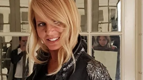 Cecilia Bolocco posando para una sesión de fotos.