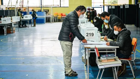 El llamado es a revisar los datos electorales. Foto: Agencia Uno.