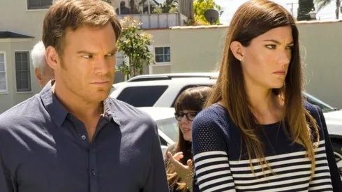 Dexter Morgan (Michael C. Hall) y Debra Morgan (Jennifer Carpenter) en la serie original.