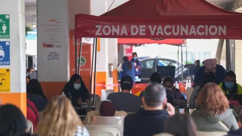 El calendario de vacunación tiene a los menores de 15 años en el radio.