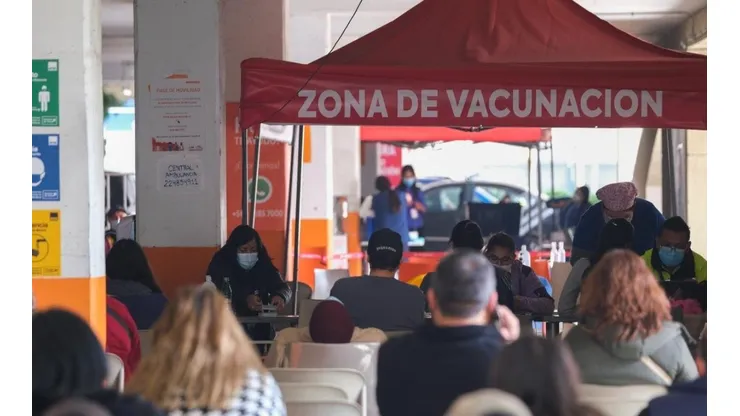 El calendario de vacunación tiene a los menores de 15 años en el radio.