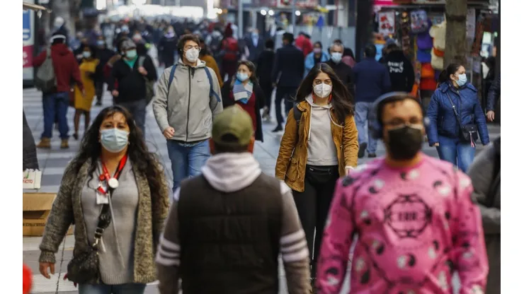 Desde este jueves aumentará la movilidad en Chile. Foto: Agencia Uno