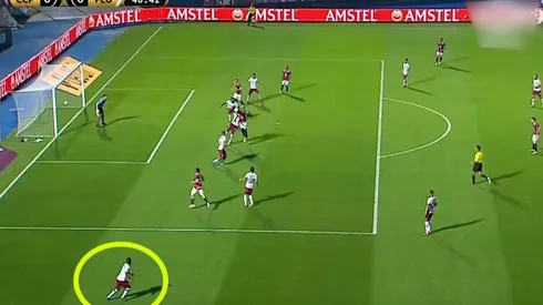 Un jugador de Fluminense habilitaba la jugada