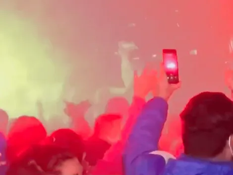 Video: Hinchas de la UC realizan masivo banderazo