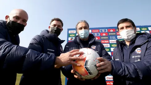 Lasarte junto a los técnicos de las inferiores de la Roja