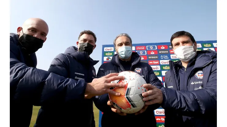 Lasarte junto a los técnicos de las inferiores de la Roja
