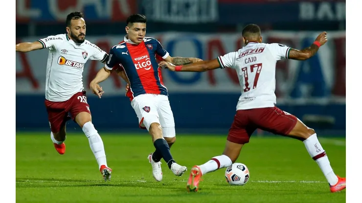 Fluminense derrotó a Cerro Porteño con polémica: dardos al VAR chileno.
