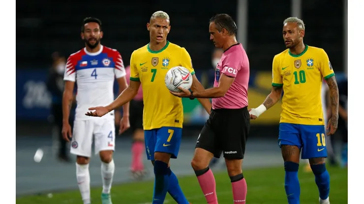 Richarlison se agrandó tras eliminar a La Roja de Copa América, y hoy internet le pasó la cuenta.