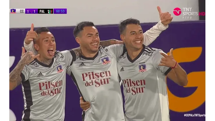 Colo Colo celebra el golazo de Martín Rodríguez a Palestino.